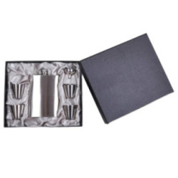 Piersiówka z kieliszkami 4 sztuki + lejek AW70 2